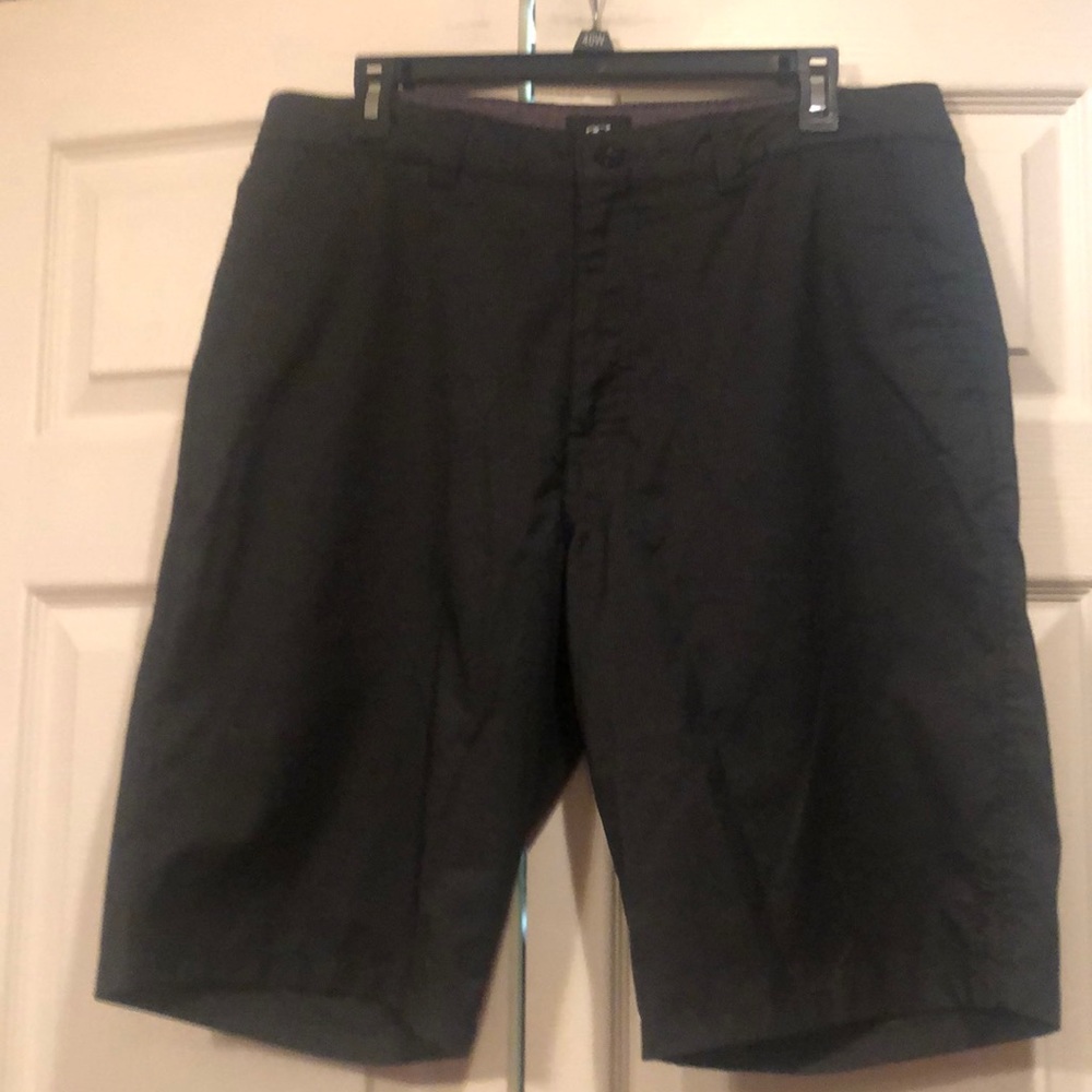 O’Neill  sz 34 Standard Fit Black/Gray Stripe Shorts
